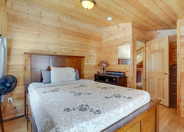 2 Mi To Skiing: Casper W/ Mtn Views! Holiday home